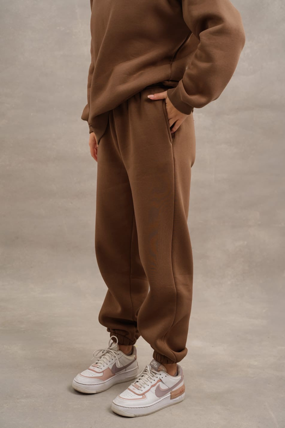 Basic Fleece Sweatpants In Dark Brown